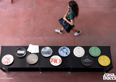 Istallazione della mostra su Gianni Sassi